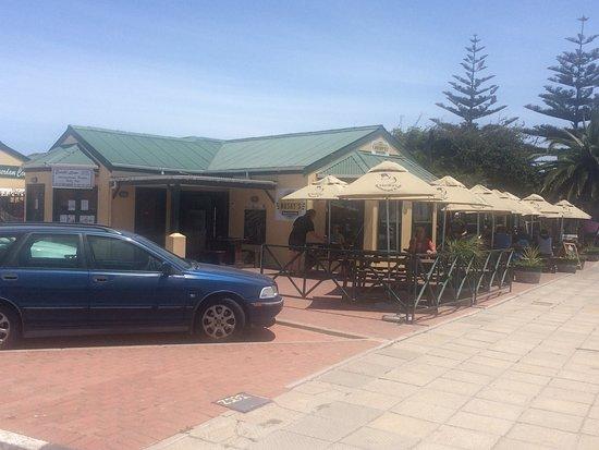 Husky's Restaurant & Bar