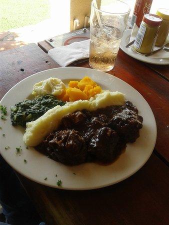 Alberto's Restaurant & Pub