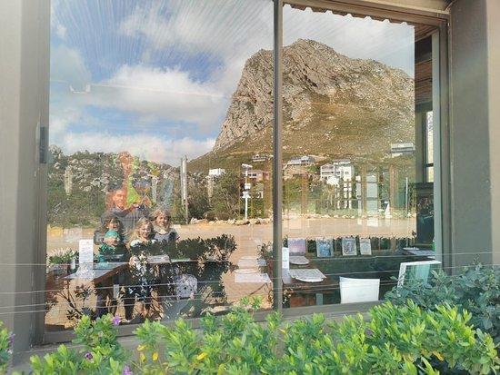 Something Els Eatery & Botanical Bar