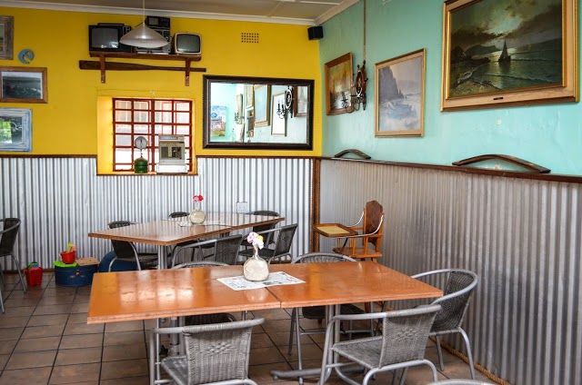 The Sandstone Cafe & Lounge